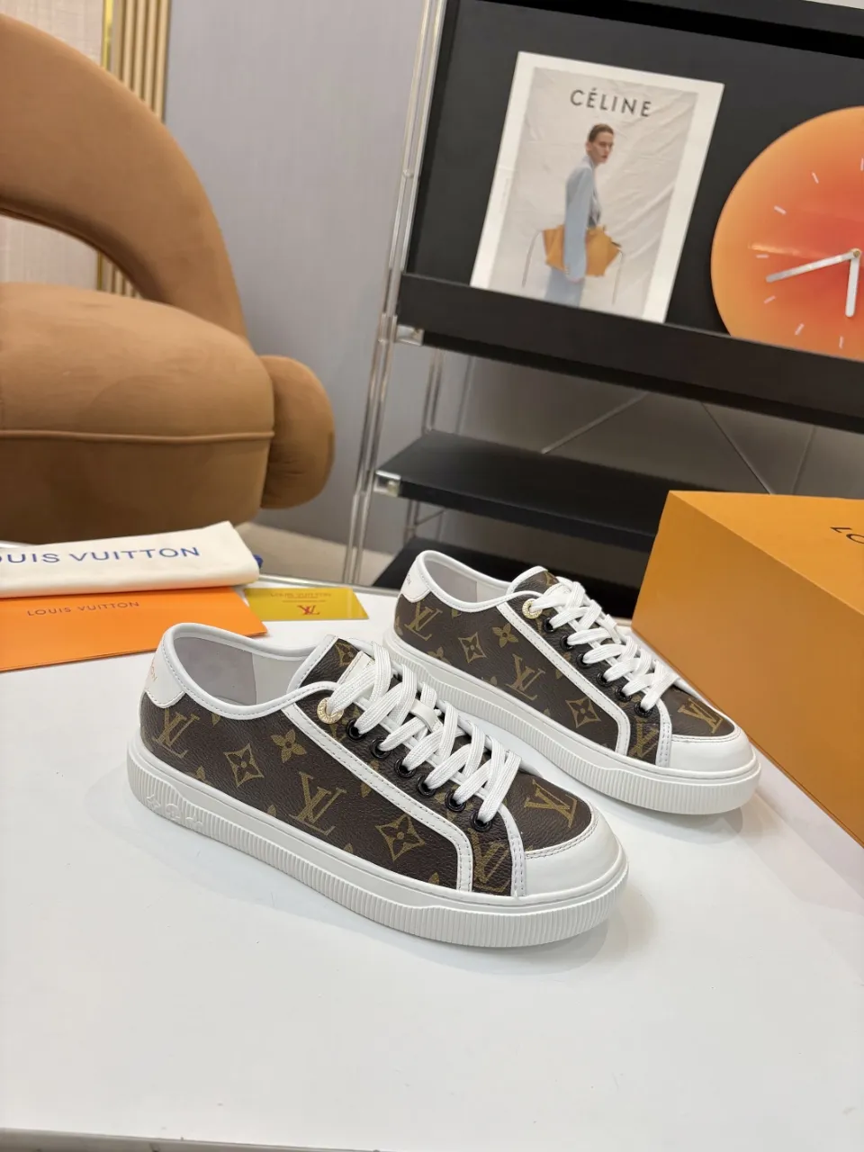 p580🐮🐮 LV couple skate shoes｜Classic jacquard, the ultimate code for a sweet outing! 👫** This pair of shoes is Louis Vuitton's love letter to fashionistas💌 - **classic presbyopic skate shoes**, the perfect choice for couples to go out on the street!  🔸 **Luxury details are a must-have**: Jacquard fabric  🔸 **So comfortable that you don’t want to take it off**: The sheepskin lining is skin-friendly and breathable, warm in autumn and winter without stuffing your feet, refreshing in spring and summer without being sticky, and you can wear it with a high-end feel in all seasons!  🔸 **Steady sense of security**: Non-slip rubber outsole, perfect grip, accompanying you through romantic streets.  **💑 Couple outfit inspiration**: ▪️ For boys, pair with leggings + baseball cap for a trendy street look!  ▪️ Girls can wear short skirts or shark pants, and the sweet and cool style is easy to choose~ **#Louis Vuitton #couple shoes #presbyopia classic** **👉 Click to collect and become the most fashionable CP in the circle of friends with him! ** Fabric: Imported cowhide/classic jacquard fabric Lining: Sheepskin lining Sole: Original rubber sole Size: Women’s size 35-42 (40/41/42 customized) Men’s size 39-45 (39.45 customized)